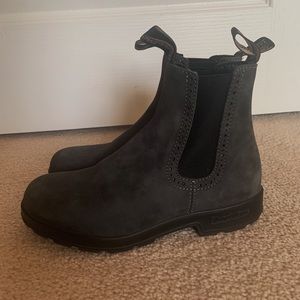 Blundstone Boots- worn once- excellent condition
